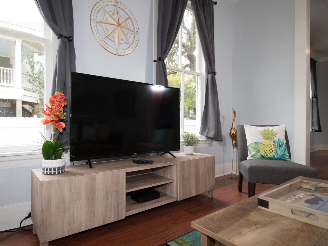 Willa Beautiful Two-Story In Central Galveston, Short Walk To Beach, Near Downtown! | Seas The Breeze Zewnętrze zdjęcie